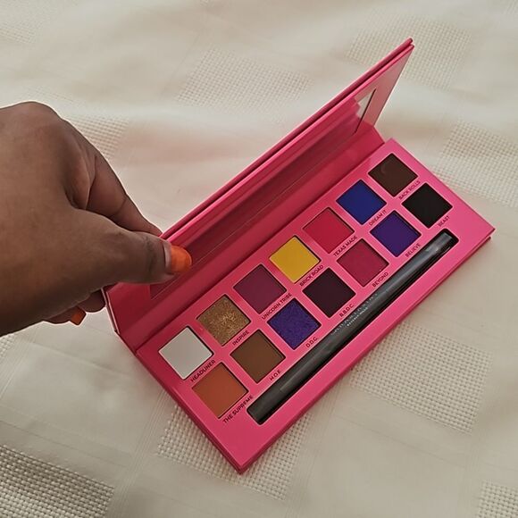 HP Alyssa Edwards Anastasia Beverly Hills 14 Shades Eyeshadow Palette Purple - Picture 13 of 16